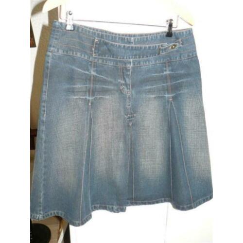 C106 Green Hills mt 40 rok denim spijkerrok plooien