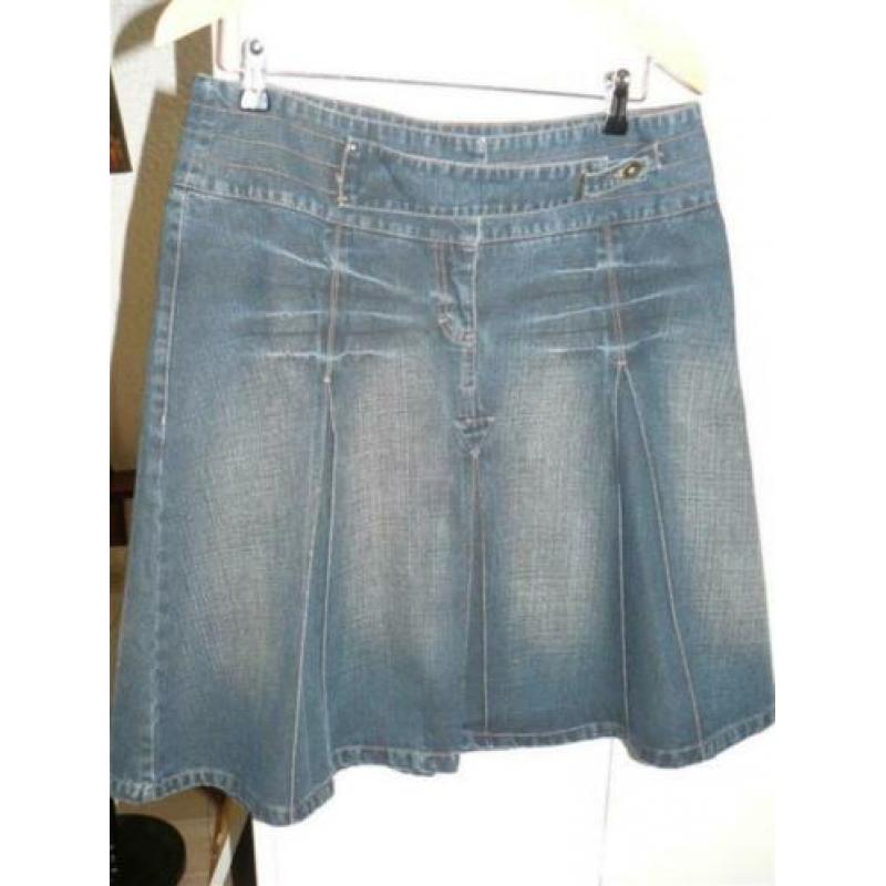 C106 Green Hills mt 40 rok denim spijkerrok plooien