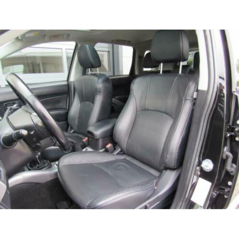 Mitsubishi Outlander 2.2 DI-D Instyle 7-pers. 4WD Dealer ond