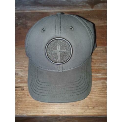 Stone Island pet