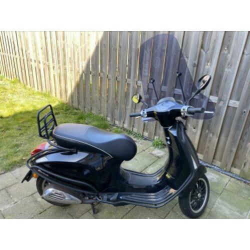 Zwarte vespa sprint 2017