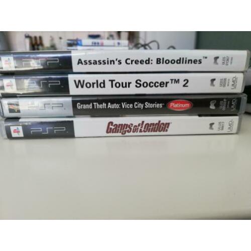 4 PSP games + bewaar mapje