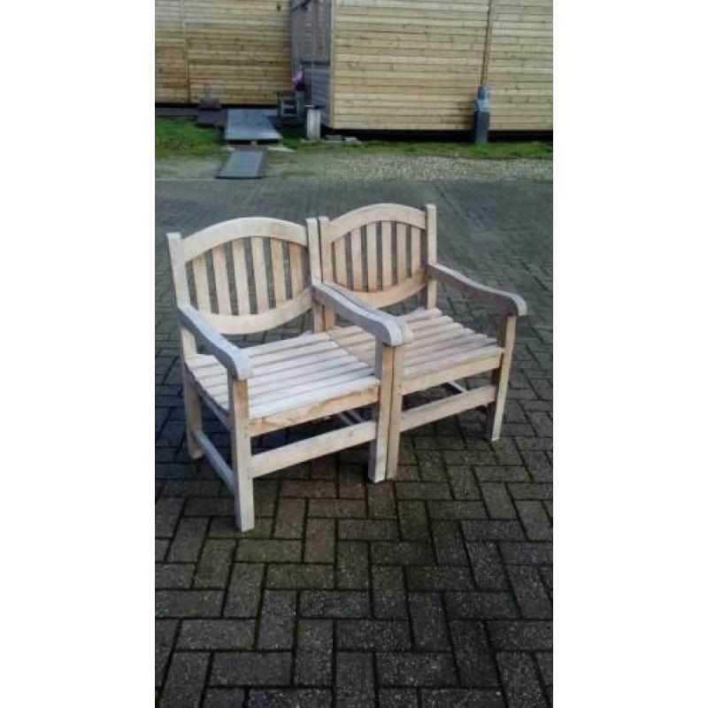 Degelijke tuinstoelen teak hout.
