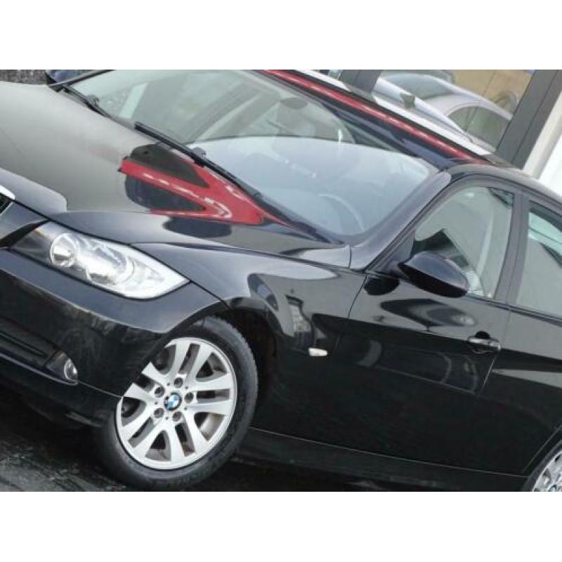 BMW 3-serie 318i KEURIGE AUTO (bj2005)
