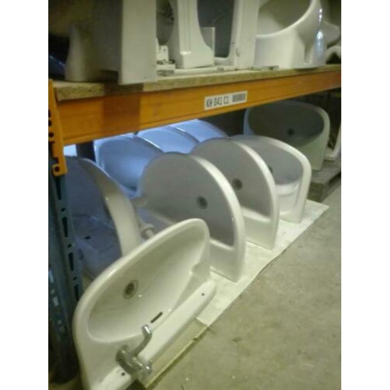 Wastafel / wasbak / fonteintje / toiletpot / urinoirs