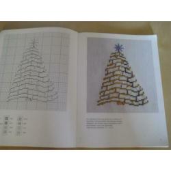 Kerstmotieven in Kruissteek van Jutta Lammer