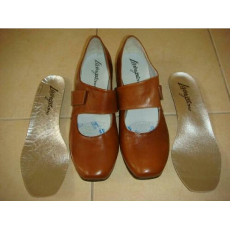 Livingstone cognackleurige dames pumps hakje 4 cm maat 42