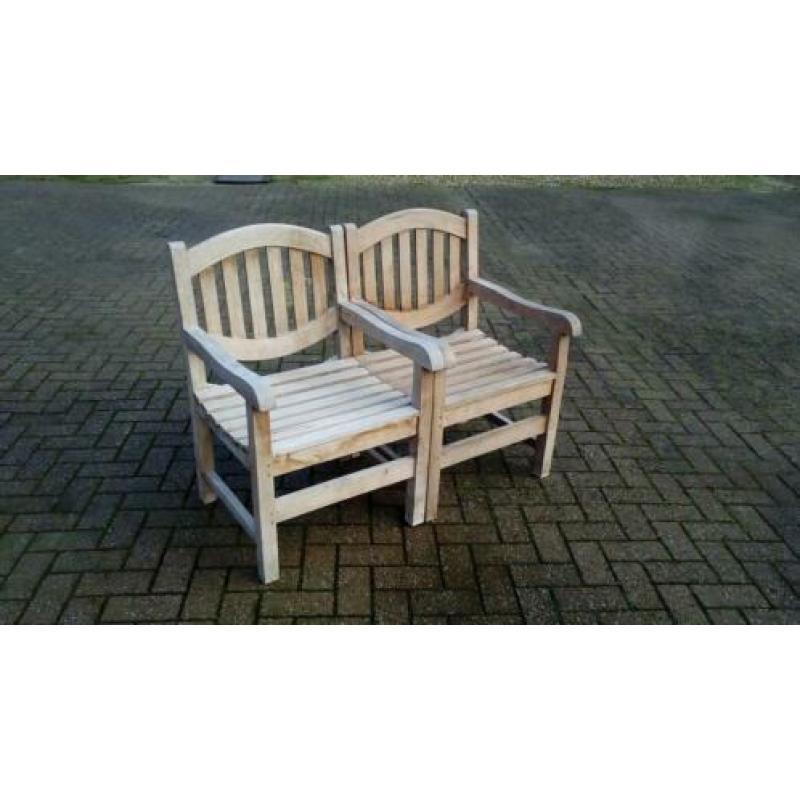 Degelijke tuinstoelen teak hout.