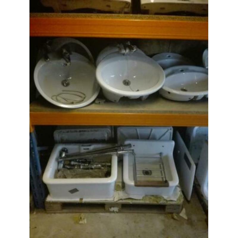 Wastafel / wasbak / fonteintje / toiletpot / urinoirs