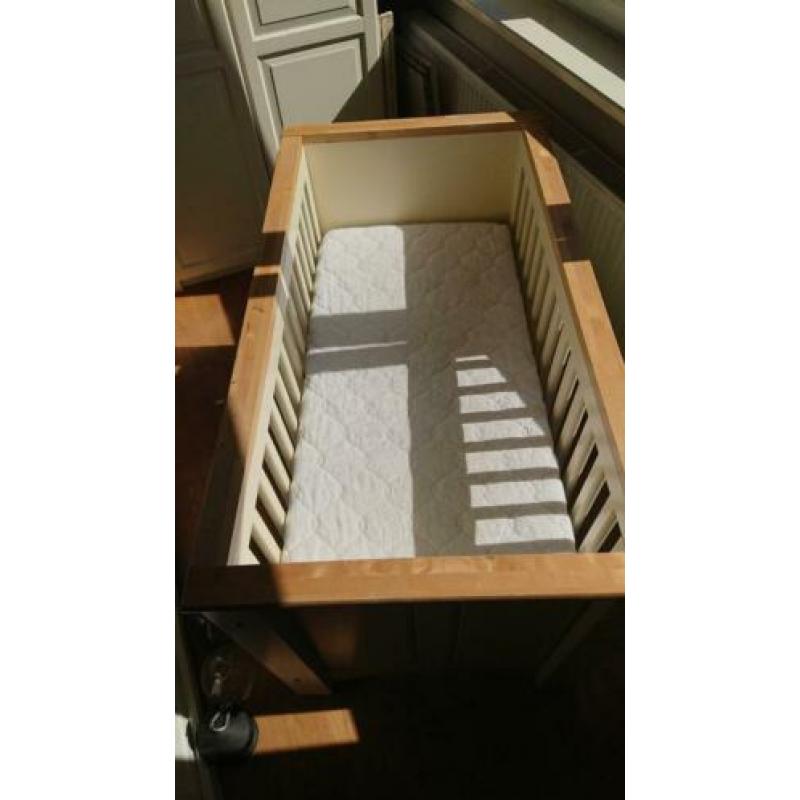 Complete kinderkamer, ledikant en commode