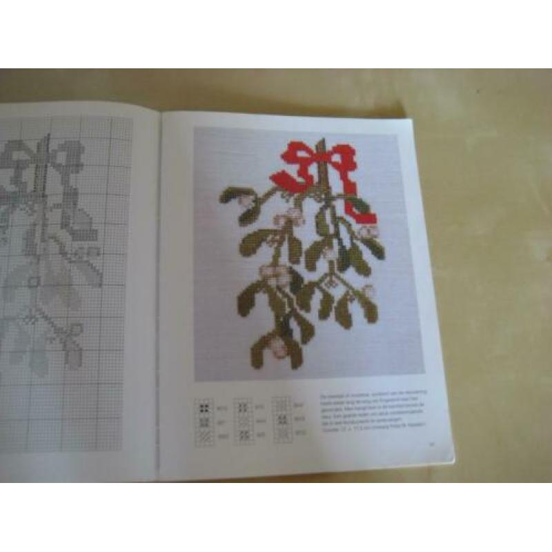 Kerstmotieven in Kruissteek van Jutta Lammer