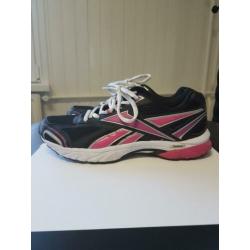 Reebok hardloopschoenen maat 38,5