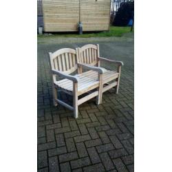 Degelijke tuinstoelen teak hout.