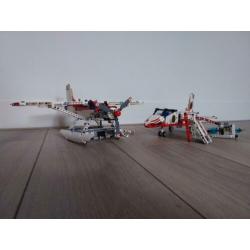 Set van 2 lego technics brandweervliegtuigen 42040.