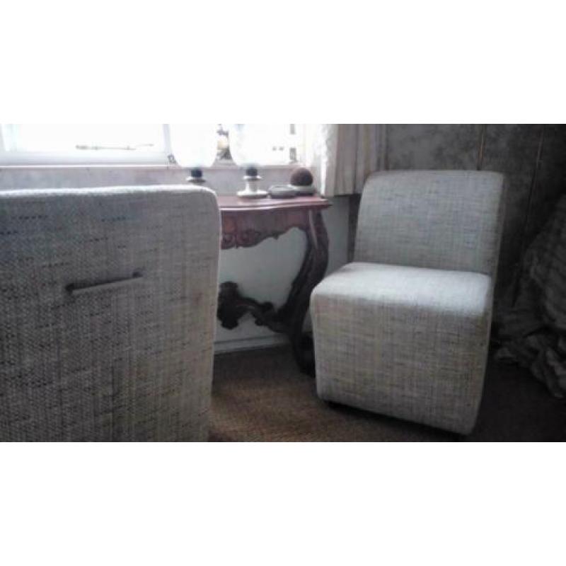 4 prachtige eetkamerstoelen
