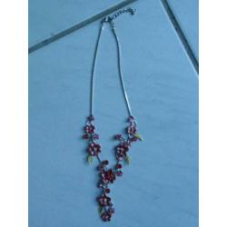 Zilverkleurige Ketting met Bloemetjes hanger