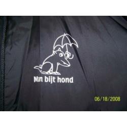 regenjack grote maat (Man bijt hond)