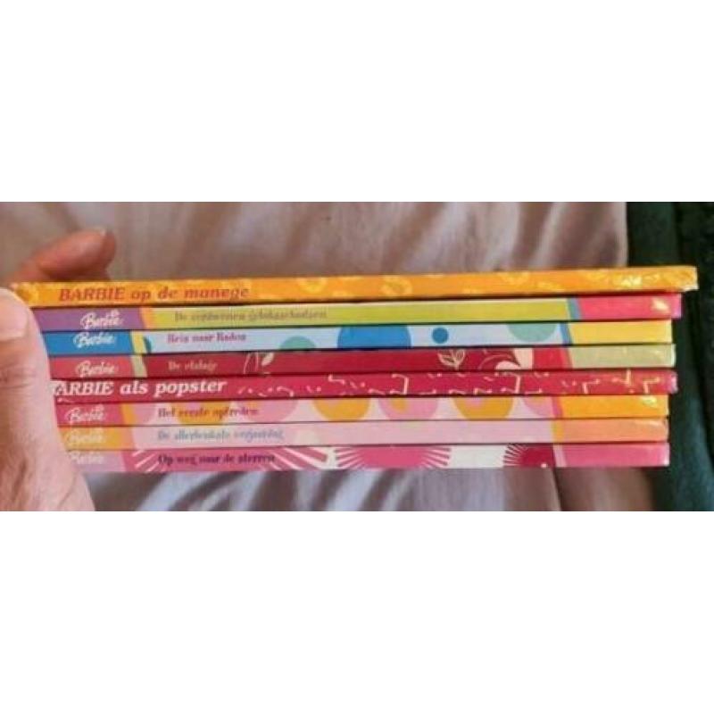 14 barbie 10 hardcover boeken 4 magazine in nette staat