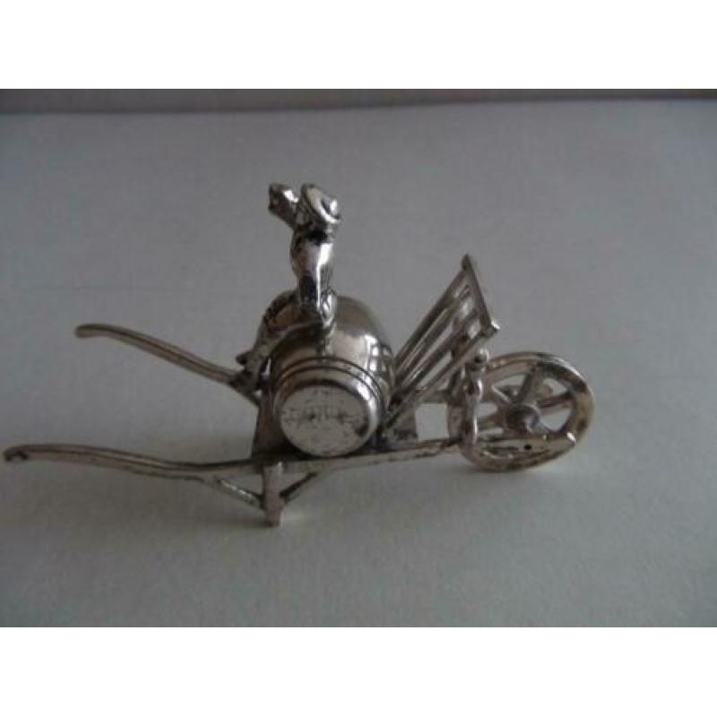 Miniatuur zilver AP6 kruiwagen +ton man zilveren miniaturen