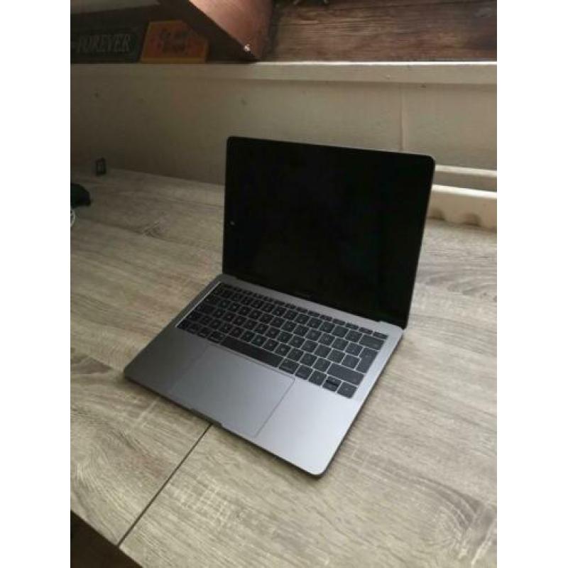 MacBook Pro 13 inch, i5, 8GB - 256GB, Iris+ 640, Space Gray