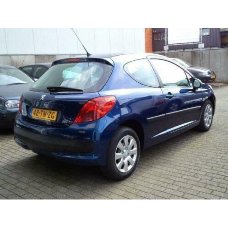 Peugeot 207 1.4-16V X-line