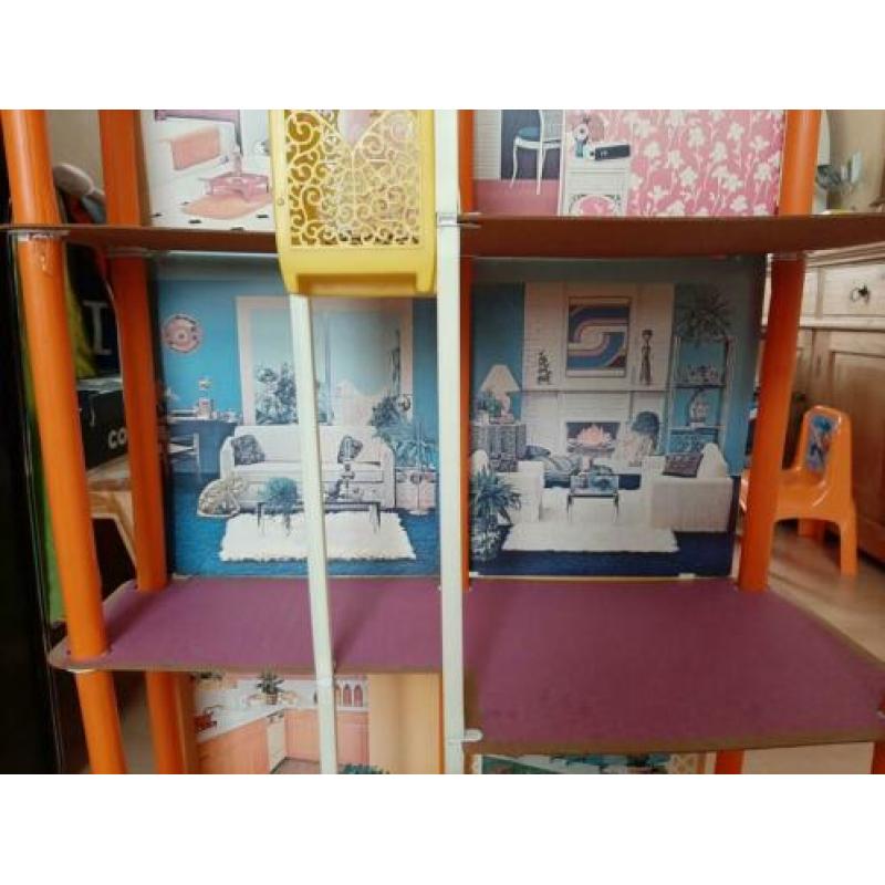 Vintage Barbie huis met lift en meubels