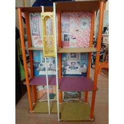 Vintage Barbie huis met lift en meubels
