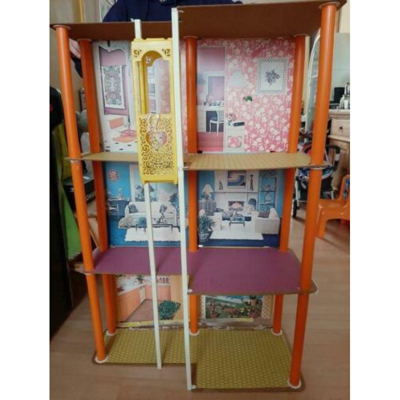 Vintage Barbie huis met lift en meubels