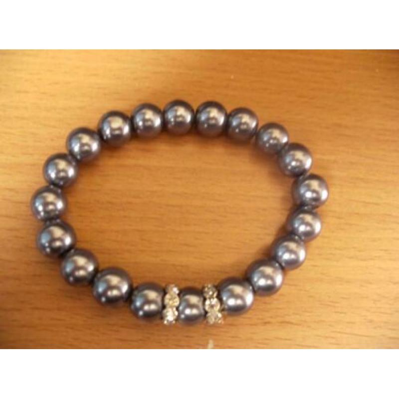 2 Leuke Armbanden met Zwarte en Grijze Glas Parels en Strass