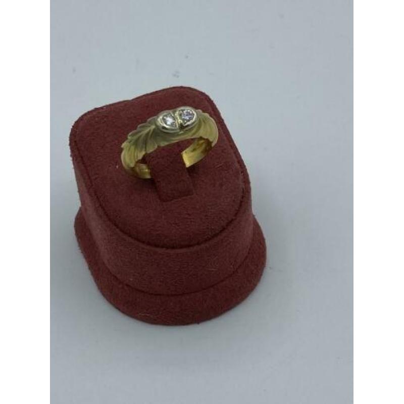 18 karaats gouden dames ring met 2 diamanten