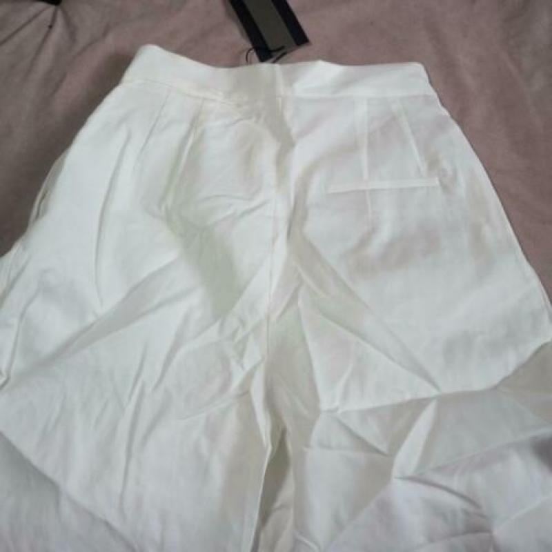 Witte nieuwe 3/4 broek.Hoog in taille.Mt S.Merk Zara Woman