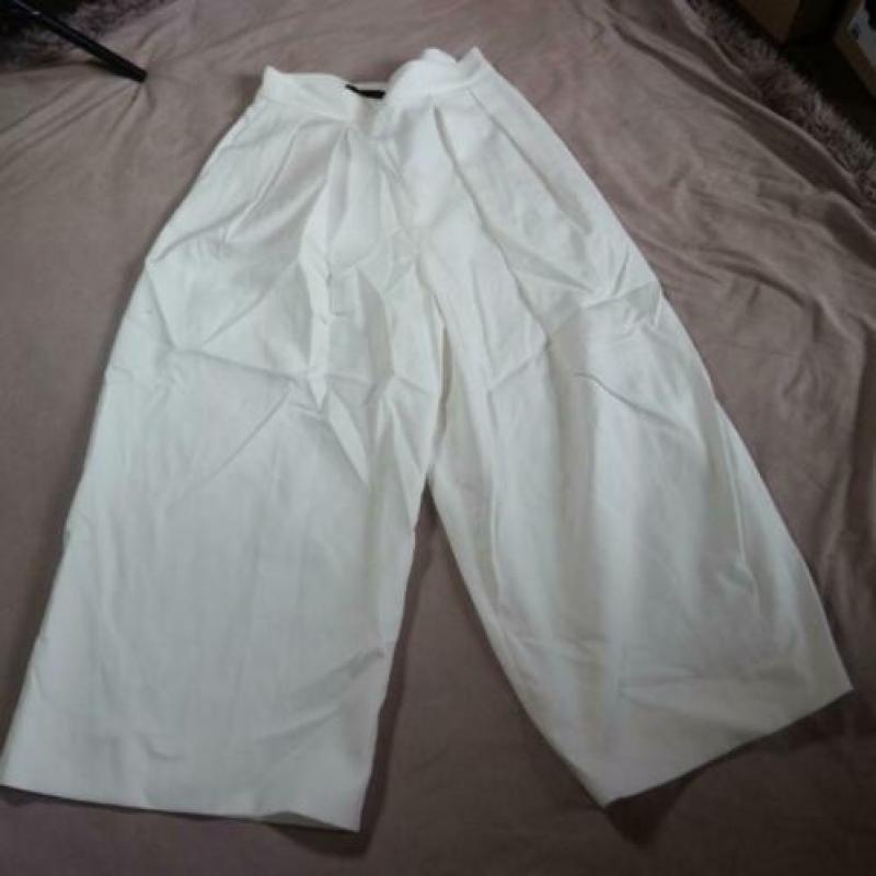 Witte nieuwe 3/4 broek.Hoog in taille.Mt S.Merk Zara Woman