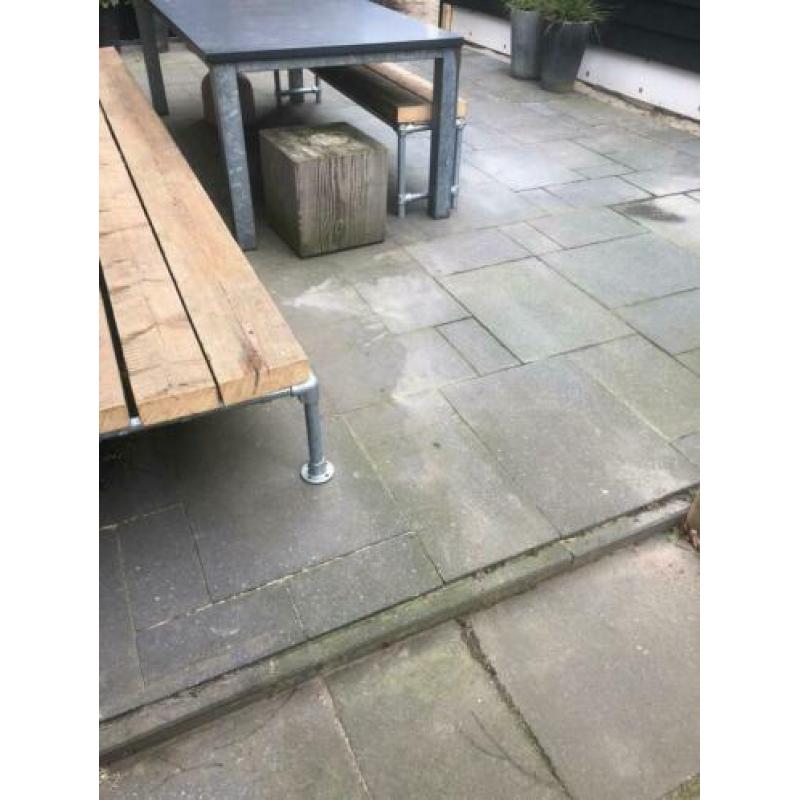 Wildverband betontegels ca. 50m2 t.e.a.b
