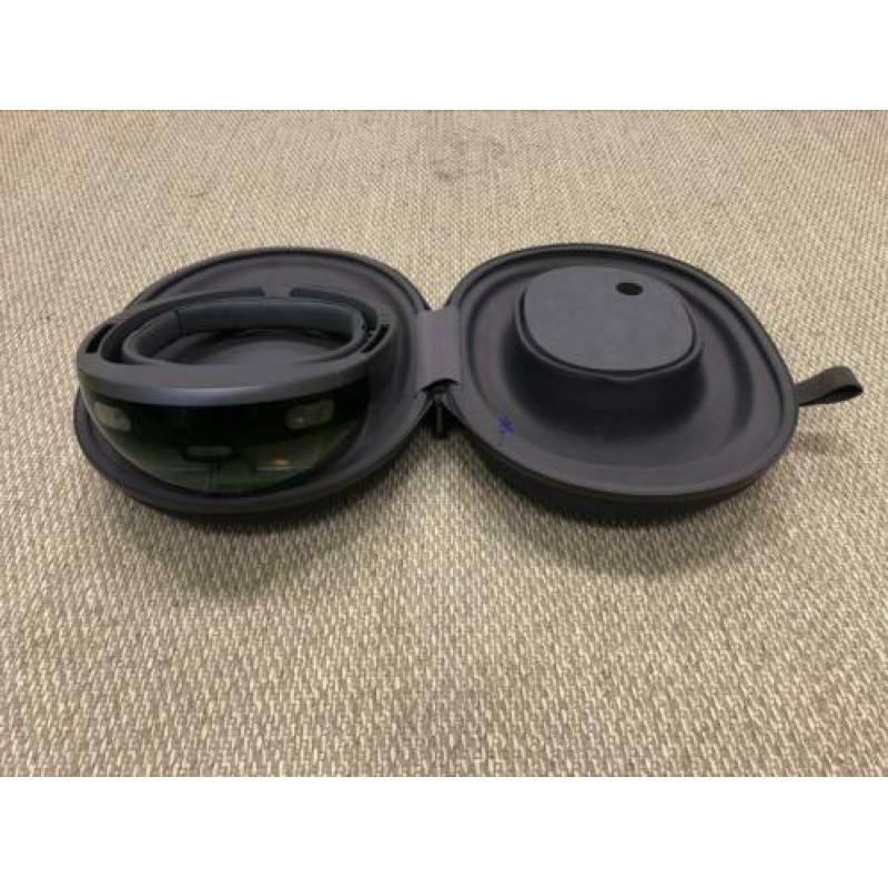 Microsoft HoloLens (developer edition)