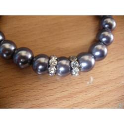 2 Leuke Armbanden met Zwarte en Grijze Glas Parels en Strass