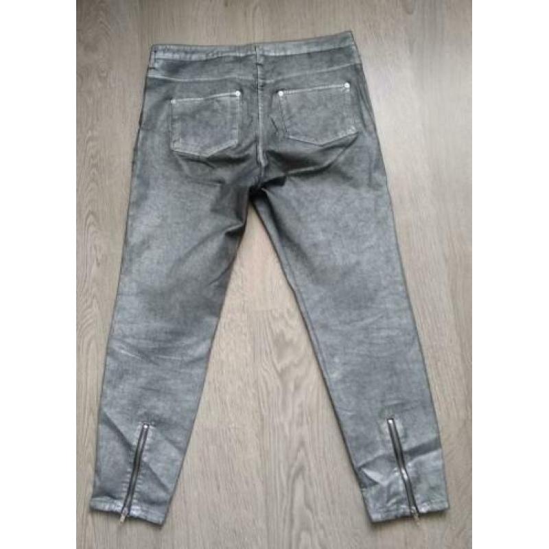 H&M zilverkleurige jeans met ritsen maat 44