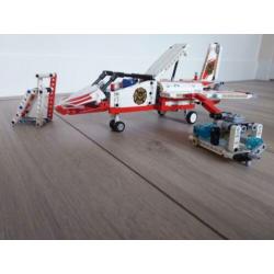 Set van 2 lego technics brandweervliegtuigen 42040.