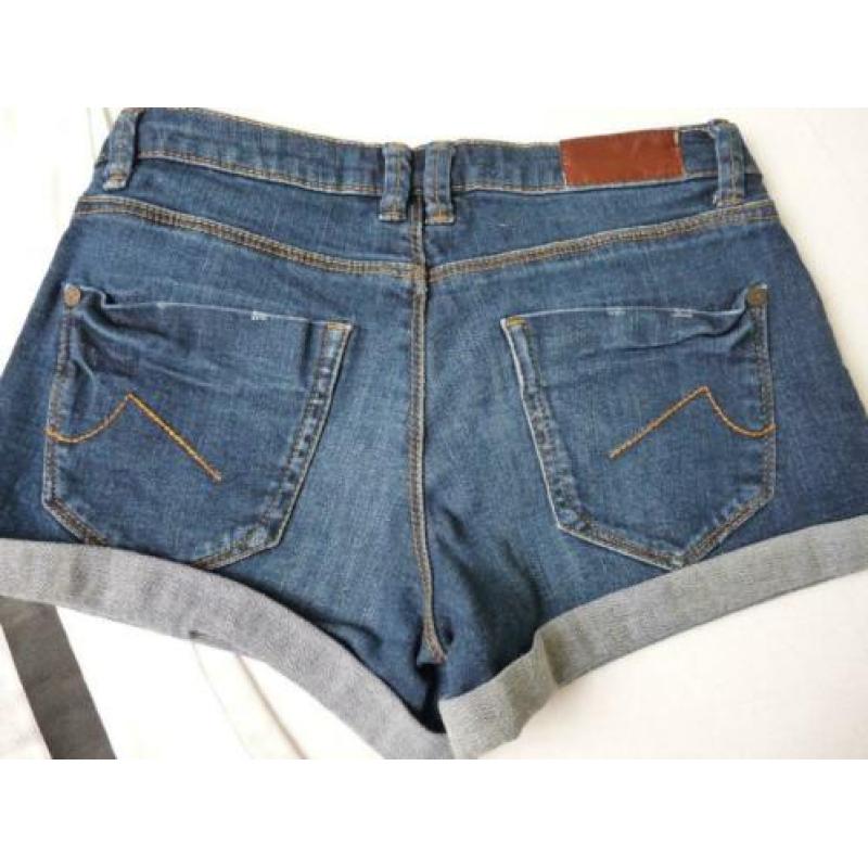 Leuk setje, korte broek met t shirt