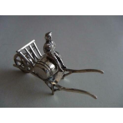 Miniatuur zilver AP6 kruiwagen +ton man zilveren miniaturen