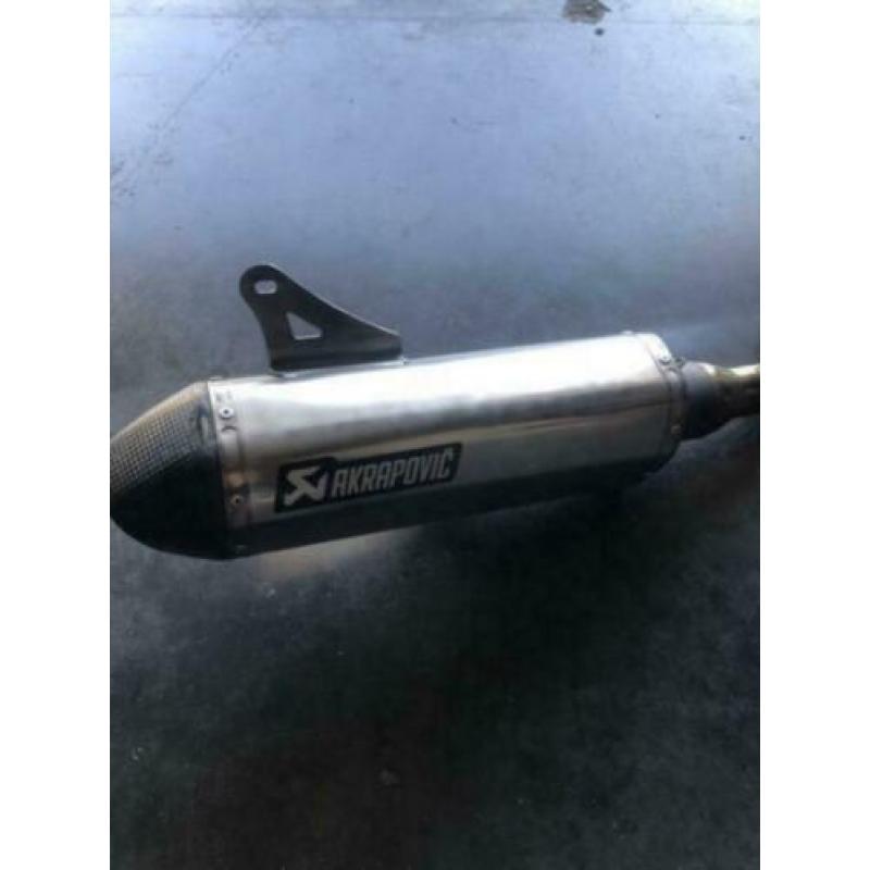 akrapovic vespa uitlaat origineel!