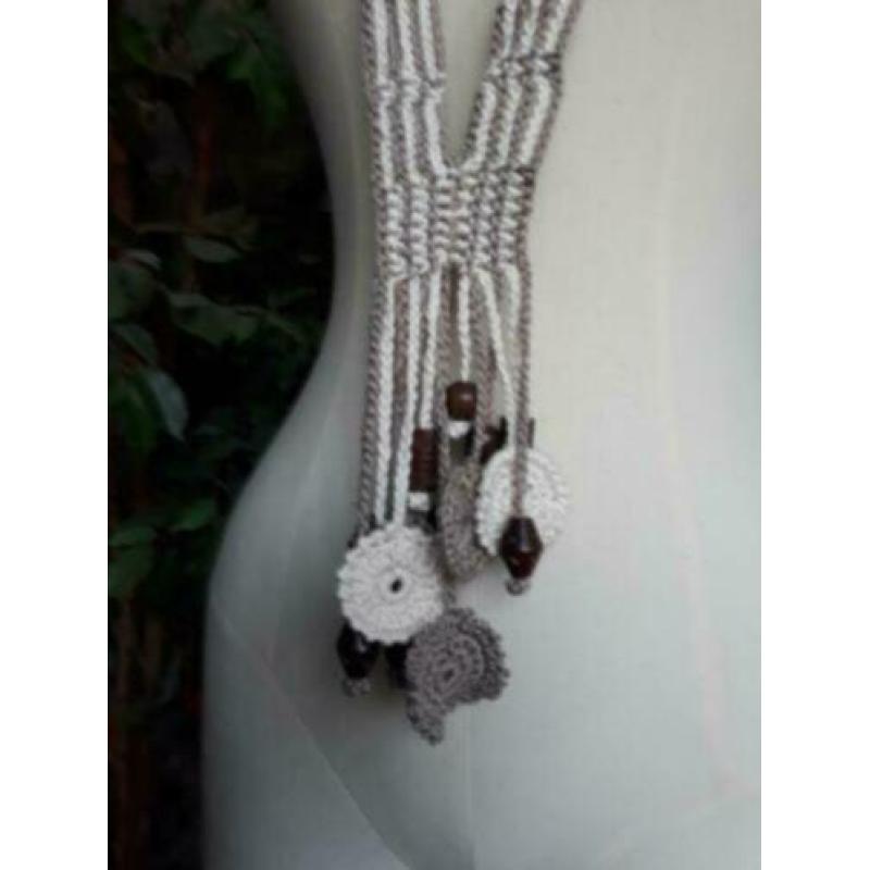 NIEUW!!!! Bijzondere gehaakte ketting met bloemen en kralen