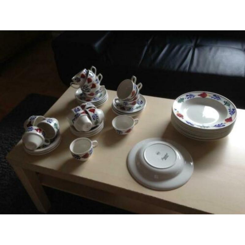 Boerenbond servies borden theekommen en koffiekop en schotel