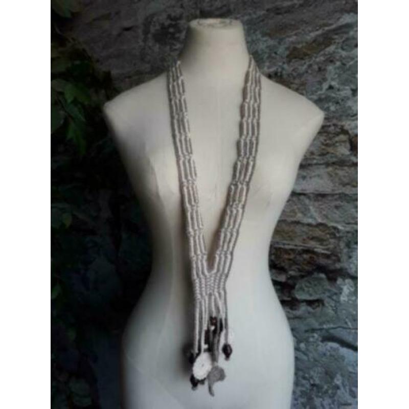NIEUW!!!! Bijzondere gehaakte ketting met bloemen en kralen