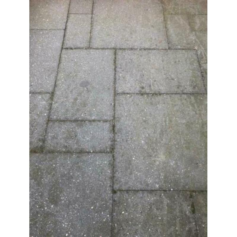Wildverband betontegels ca. 50m2 t.e.a.b