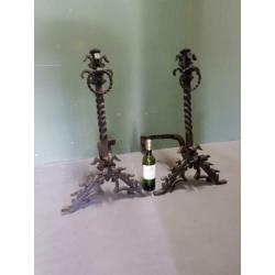 Stel grote Franse smeedijzeren vuurbokken, €150,-