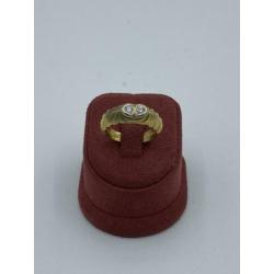 18 karaats gouden dames ring met 2 diamanten
