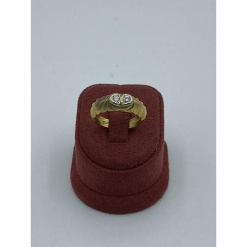 18 karaats gouden dames ring met 2 diamanten