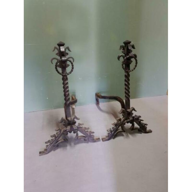 Stel grote Franse smeedijzeren vuurbokken, €150,-