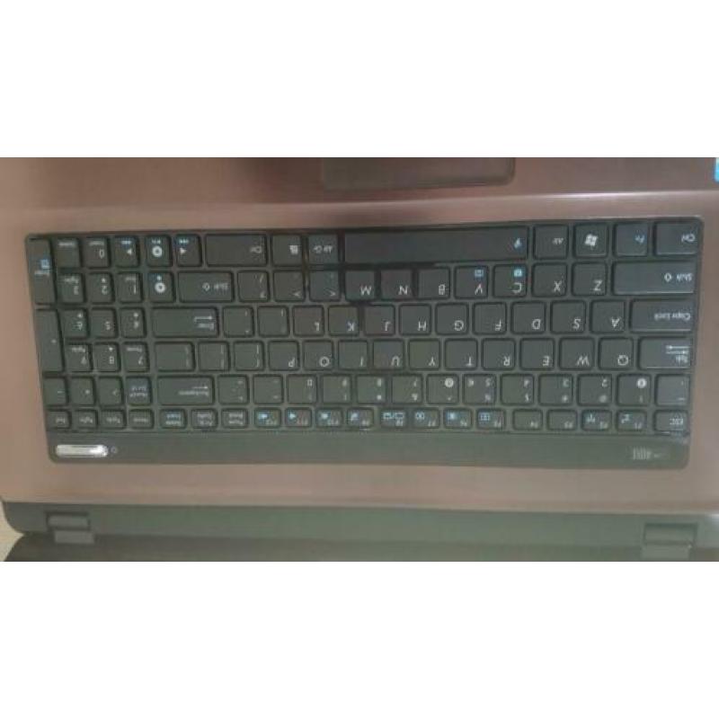 17 " Intel Core i3 2330M@2.2Ghz,64 bits. Bied vanaf €120,-