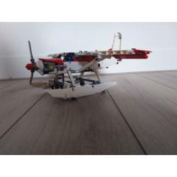 Set van 2 lego technics brandweervliegtuigen 42040.